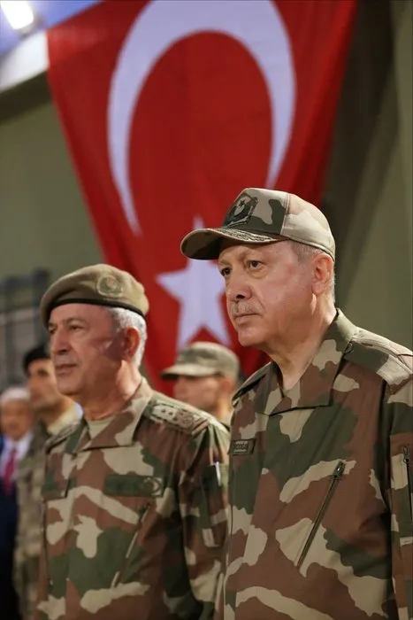 Cumhurbakanı ile beraber ünlü isimler sınıra akın etti