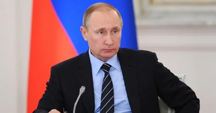 Putin, eski devlet başkanlarına ömür boyu senatörlük hakkı veren yasayı imzaladı