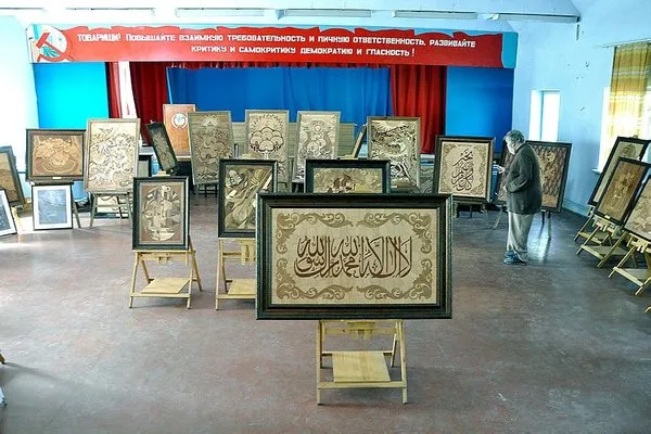 Rus ressam, marküteri sanatıyla Kur'an'dan 20 ayeti tablolaştırdı