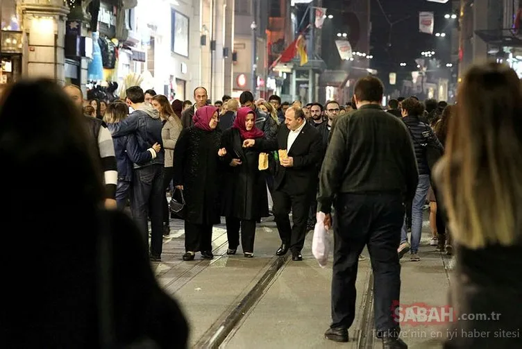 Bakan Varank ve Selçuk İstiklal caddesinde yürüyüş yaptı