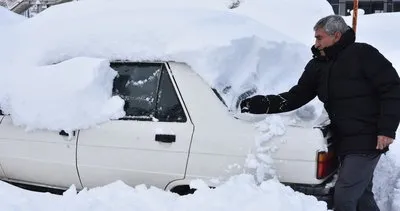 Bitlis’te kar hayatı felç etti: 315 köy yolu kapalı