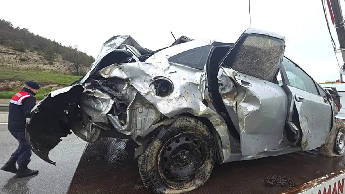 Kütahya’da trafik kazası: Ölü sayısı 2’ye yükseldi Kütahya’da trafik kazası: Ölü sayısı 2’ye yükseldi