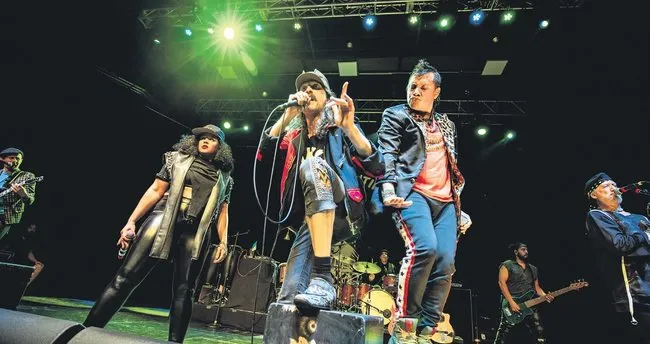 Bu gece sahne ‘gypsy punk’ın mucitlerinde!