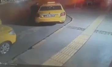 İzmir’de akılalmaz olay! Taksiyi kaçırdı, 5 araca çarptı: 2 yaralı