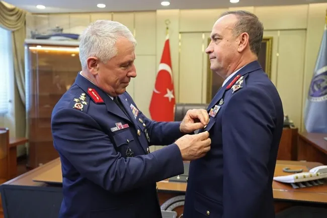 bakan-guler-hava-kuvvetleri-komutanliginda-devir-teslim-torenine-katildi-1786983229353.jpg