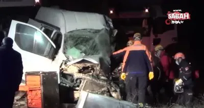 Afyonkarahisar’da yolcu otobüsü ile kamyonet çarpıştı: 1 ölü, 5 yaralı