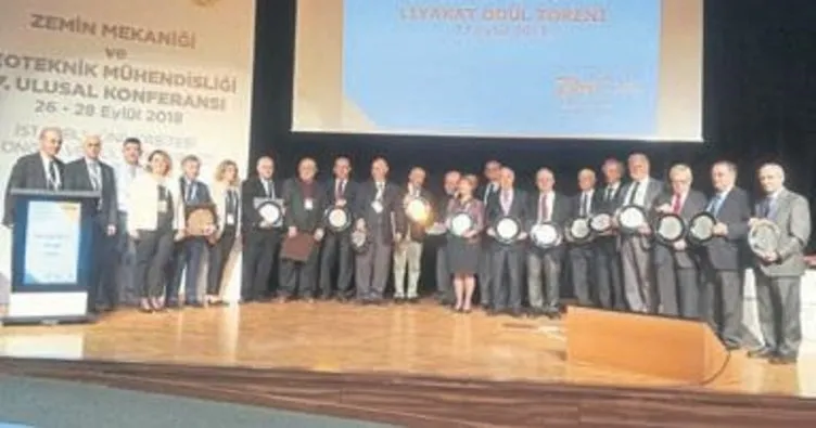 Prof. Dr. Cavit Atalar’a liyakat ödülü verildi
