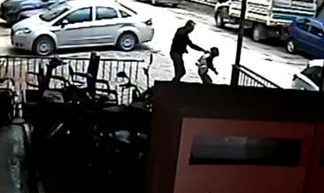 Afyonkarahisar'da dehşet anları kamerada: Küçük çocuğu böyle darp etti! 'Bahçeye zarar veriyorsun' #afyonkarahisar