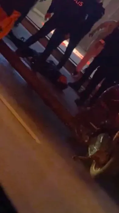 İstanbul’da akılalmaz olay: Küfür nedeniyle tartıştı: Kendi bacağını vurdu!