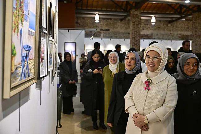 emine-erdogan-her-sanatci-aslinda-eserleriyle-kendi-medeniyetini-de-insa-ede-1732370343979.jpeg