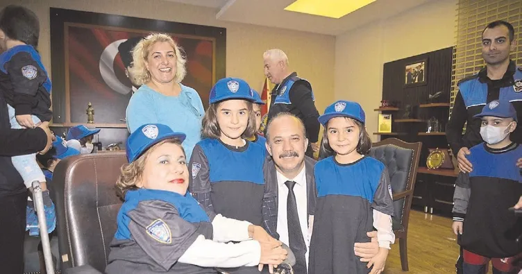 Engelli ve hasta çocuklar polis oldu