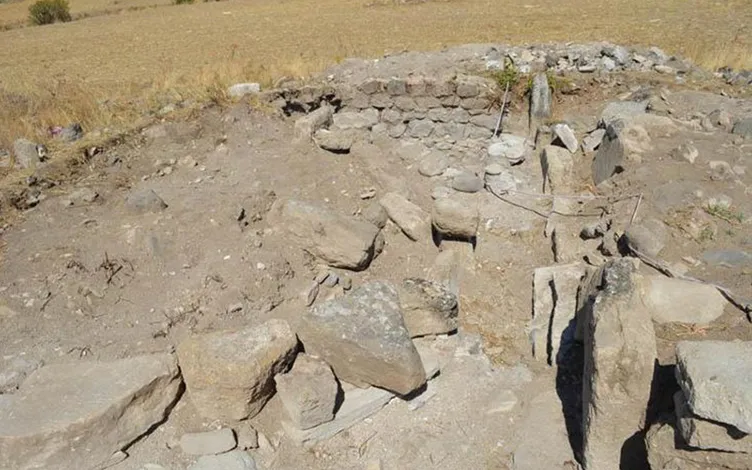 Sadece 50 cm kazdı hayatının şokunu yaşadı! Kiraz dikerken hazine buldu: 1700 yıldır oradaymış...