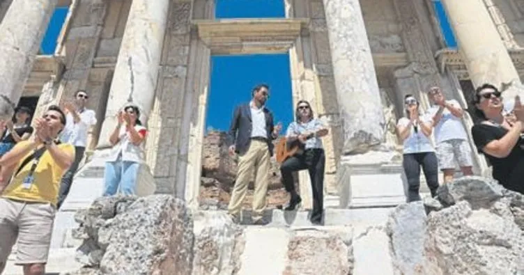 Efes’e davet ıçın klıp çektıler