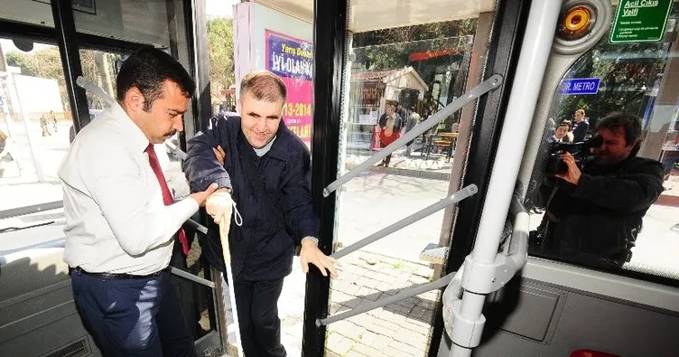 Görme engellilerin İzmir’de zorlu otobüs yolculuğu
