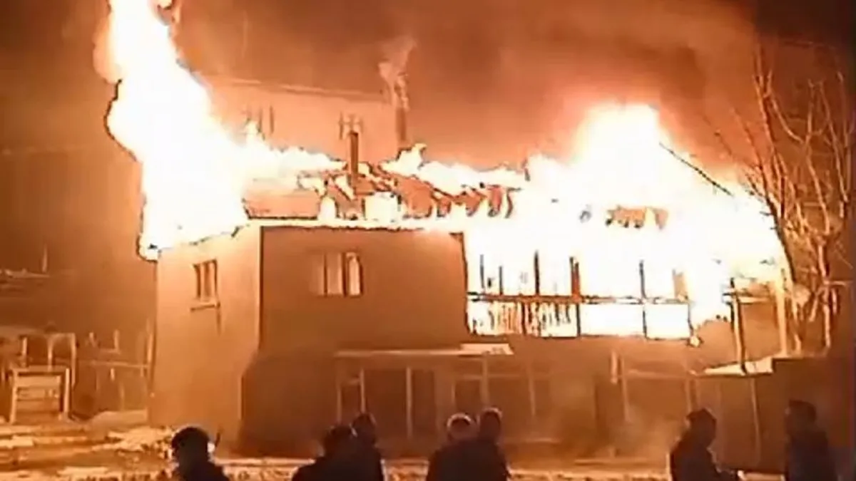 Sivas’ta yangın: İki katlı ev küle döndü Sivas’ta yangın: İki katlı ev küle döndü