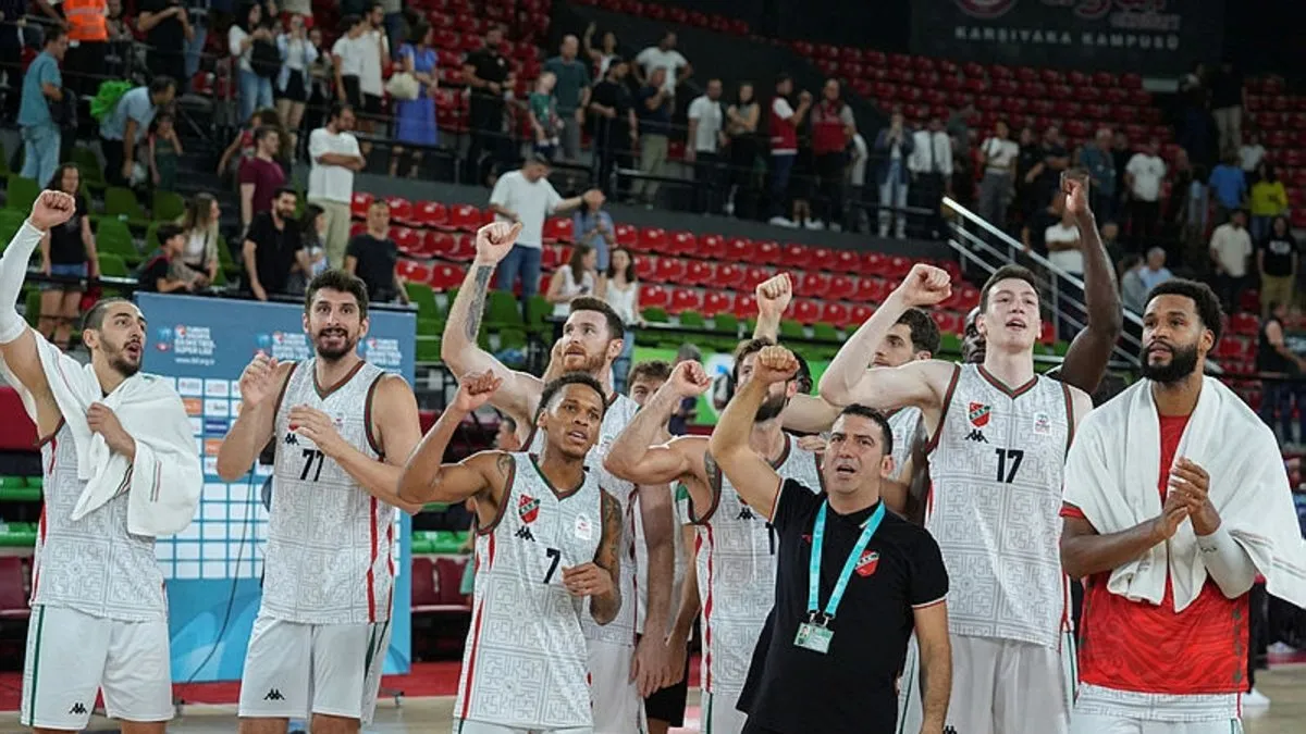 Karşıyaka, Merkezefendi Basket'i rahat geçti