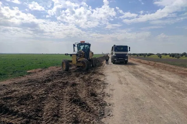 Köylerde yol yapım çalışmaları devam ediyor