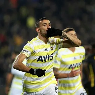 Galatasaray, Fenerbahçe'den ayrılan Mehmet Topal'ı transfer etmek istiyor