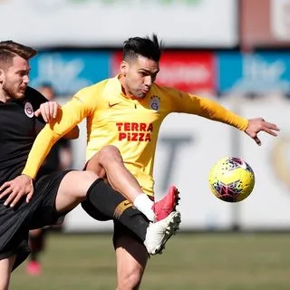 Galatasaray'da Falcao antrenmanda takımla çalıştı
