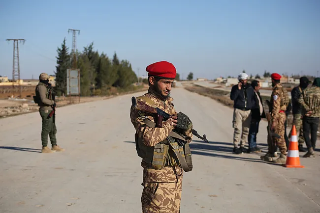 suriyede-ypgsdgnin-engelleri-altinda-sivillerin-deyr-hafirden-kacisi-suruyor-1768489606080.jpeg Suriye’de YPG/SDG’nin engelleri altında sivillerin Deyr Hafir’den kaçışı sürüyor!