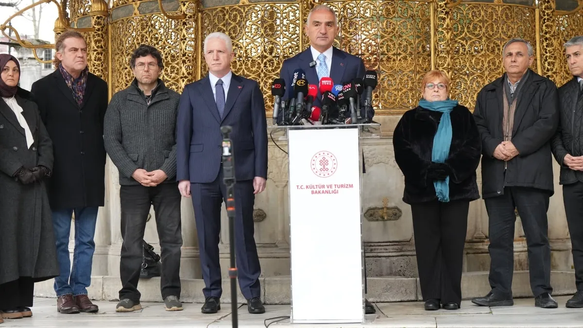 Ayasofya’da Cumhuriyet tarihinin en kapsamlı restorasyonu gerçekleştiriliyor Ayasofya’da Cumhuriyet tarihinin en kapsamlı restorasyonu gerçekleştiriliyor