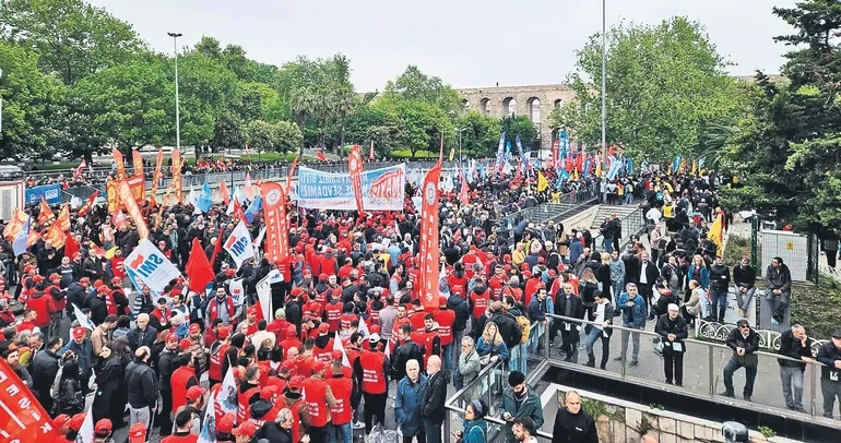 Üye aidatıyla saltanat yaşıyorlar!