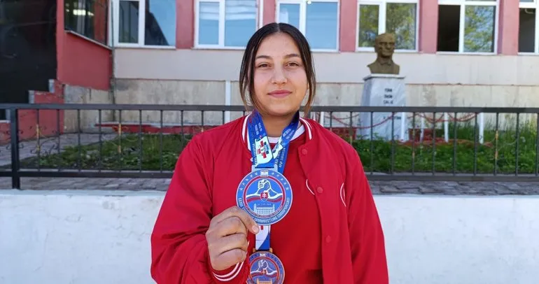 Ordulu bilek güreşi şampiyonu Elif Rana Kaya Avrupa’dan madalya ile döndü!