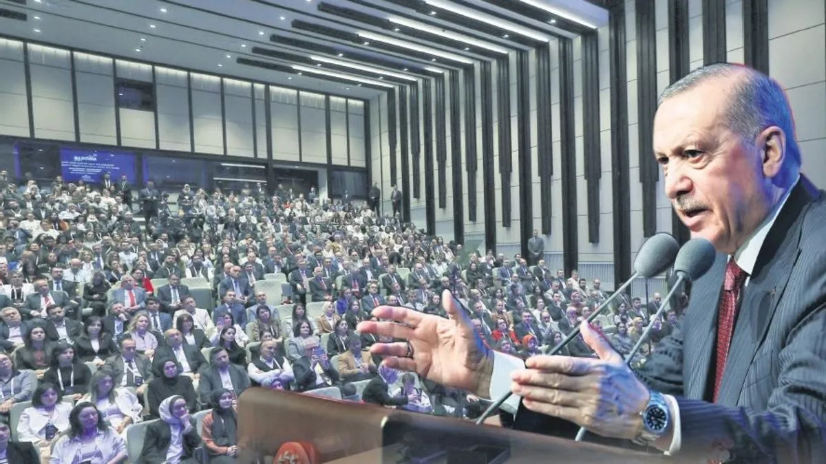 Başkan Erdoğan’dan Özgür Özel’e sert tepki: Ağzından çıkanı kulağı duymayan zavallı Başkan Erdoğan’dan Özgür Özel’e sert tepki: Ağzından çıkanı kulağı duymayan zavallı