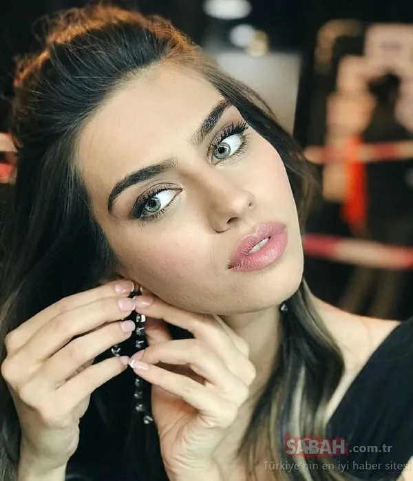 Ünlü oyuncu Merve Boluğur'un annesi güzelliği ile hayran bıraktı! İşte Merve Boluğur'un çok benzediği annesi...