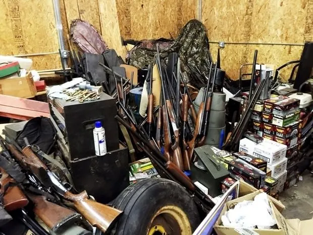 Bir evde 5 bin silah bulundu
