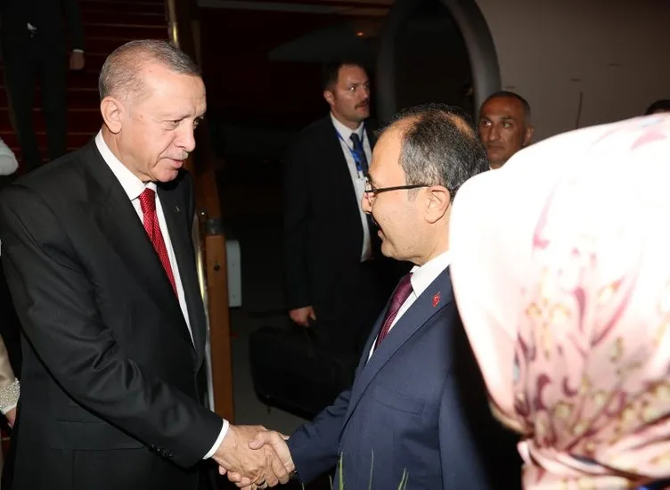 Başkan Erdoğan Azerbaycan’da! Havalimanında çiçeklerle karşıladılar