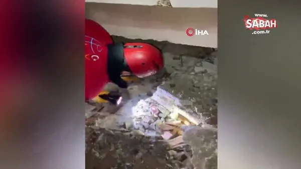 Antakya'da 2 kişi depremden 45 saat sonra enkazdan sağ çıkarıldı | Video