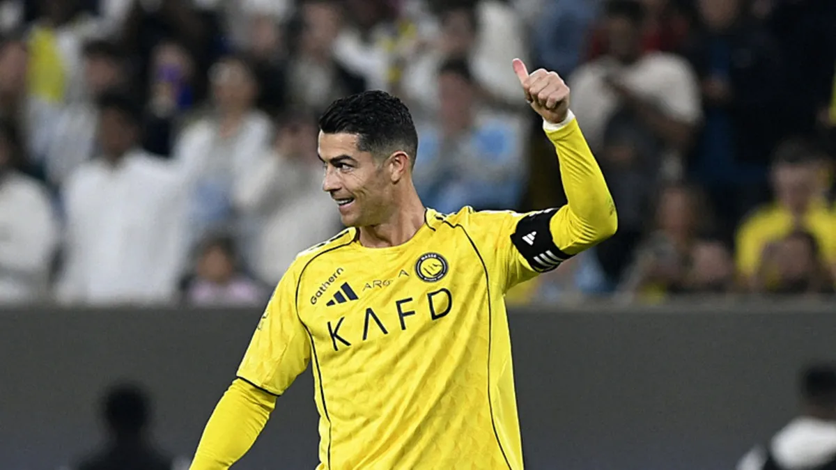 Cristiano Ronaldo duble yaptı, Al Nassr fark attı! Cristiano Ronaldo duble yaptı, Al Nassr fark attı!