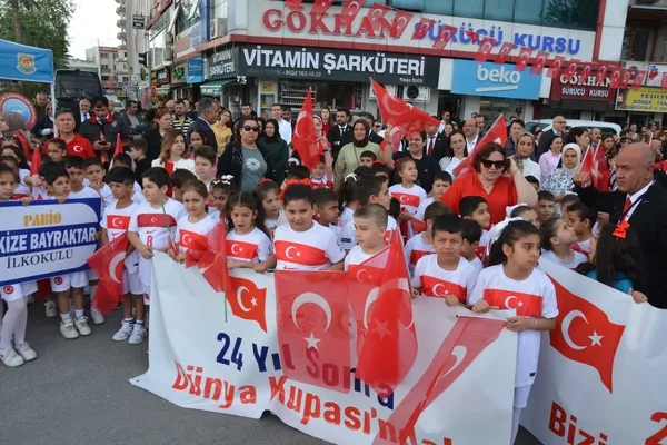 23-nisan-ulusal-egemenlik-ve-cocuk-bayrami-tarsusta-da-kutlandi-1776961751804.jpg