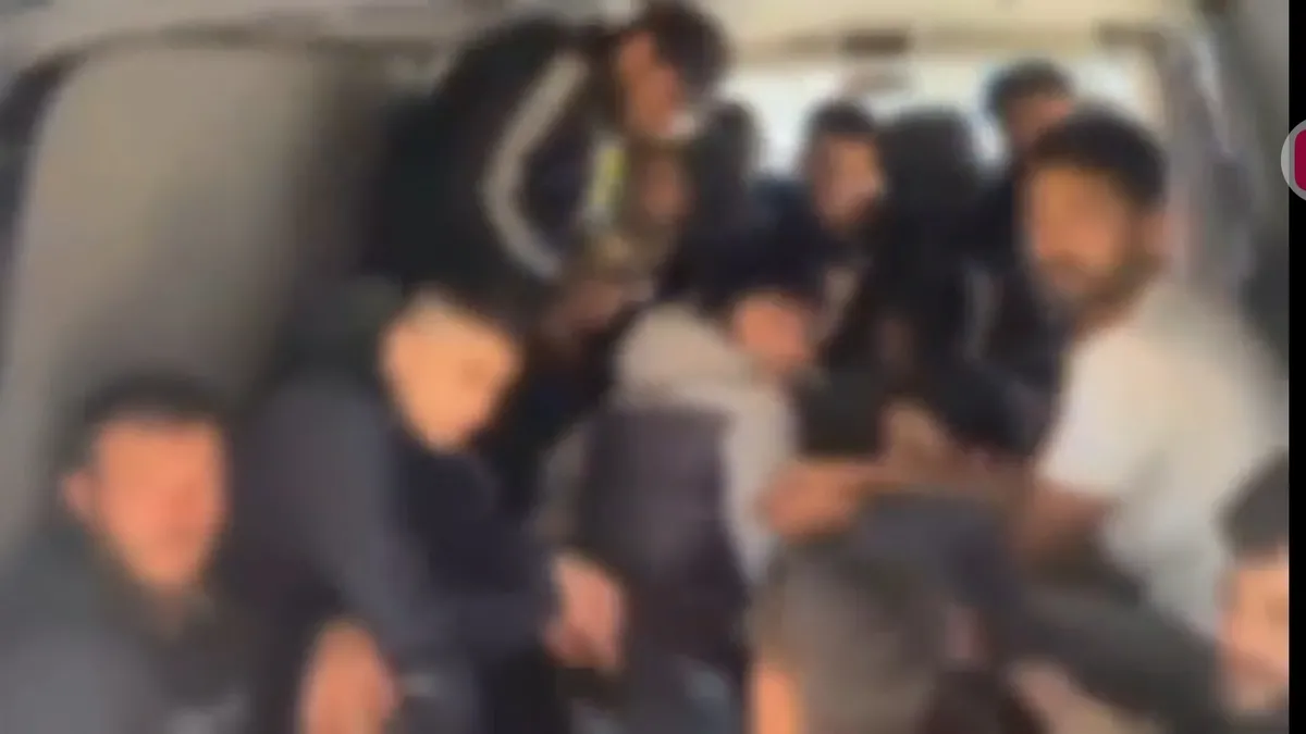 24 düzensiz göçmen yakalandı, 3 organizatör tutuklandı 24 düzensiz göçmen yakalandı, 3 organizatör tutuklandı