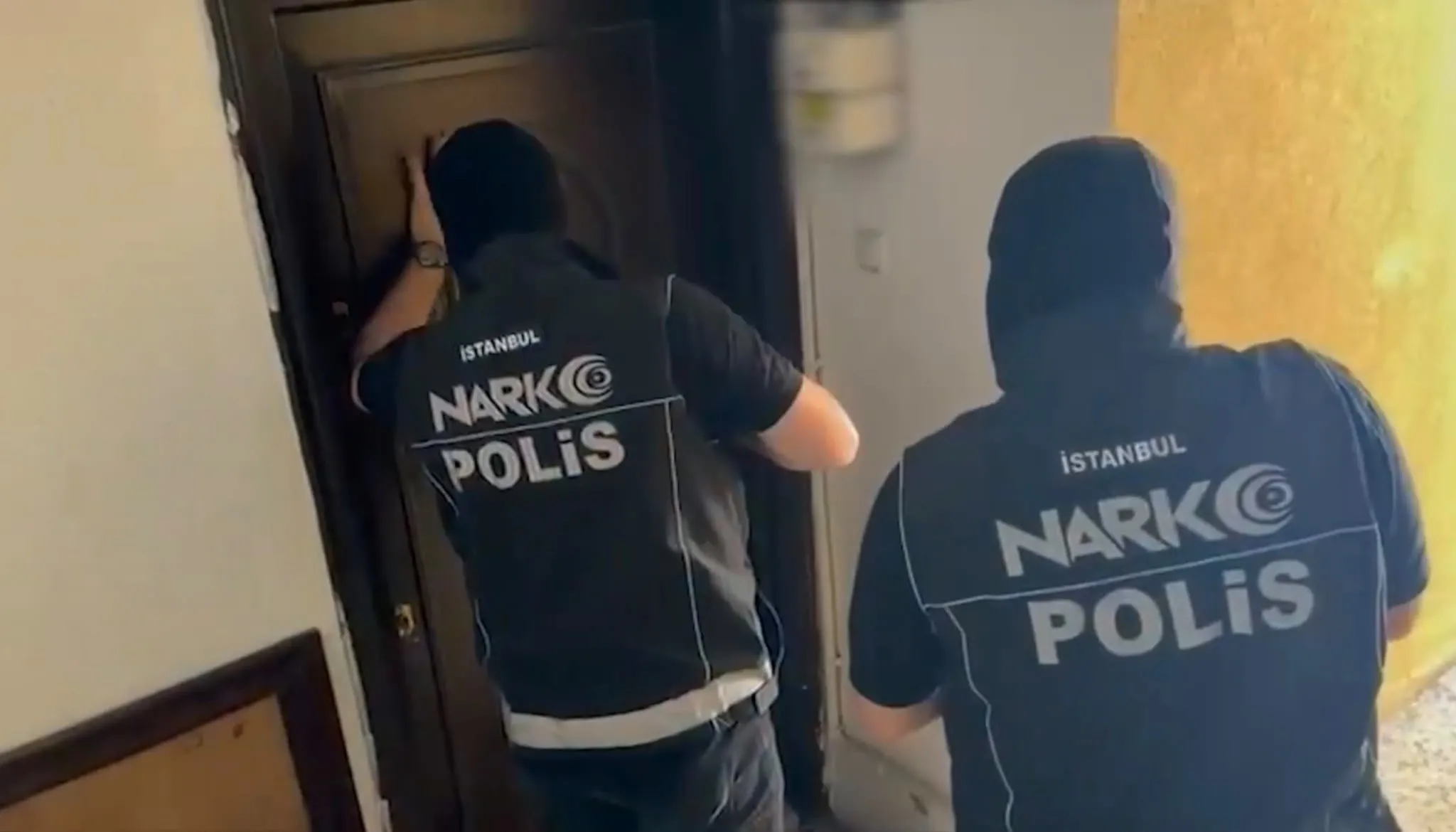 Almanya'nın aradığı uyuşturucu taciri İstanbul'da polis tarafından yakalandı.