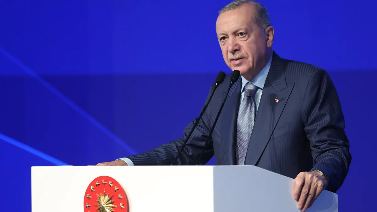Başkan Erdoğan Milli Savunma Üniversitesi Kurmay Subaylar Mezuniyet Töreni'nde açıklamalarda bulunuyor