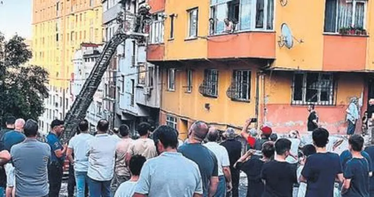 Yanan çatı katında bir ceset bulundu
