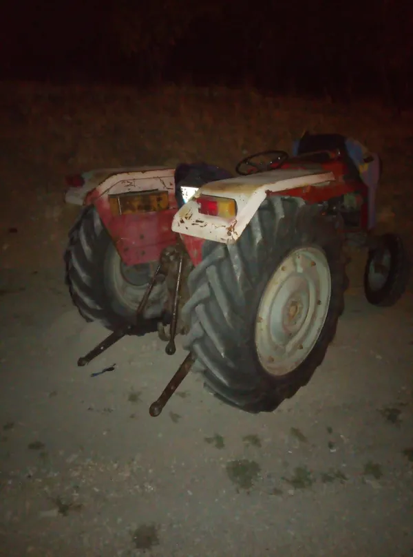 akusunu-degistirmek-istedigi-traktorun-altinda-kalan-adam-agir-yaralandi-1667415138030.jpeg