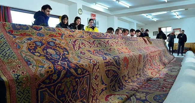 Sultan II. Abdülhamid’in hediye ettiği halı Türkiye’de restore edilecek Sultan II. Abdülhamid’in hediye ettiği halı Türkiye’de restore edilecek