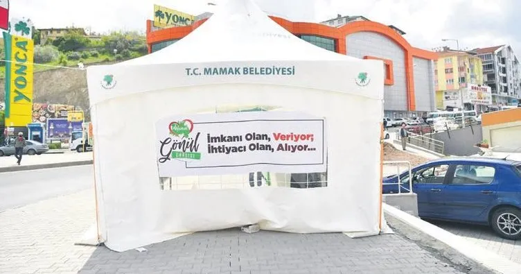 Mamak ekmeğini paylaşıyor