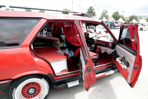Otomobilini Kartal Palasa çevirdi