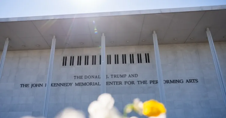 Mahkemeden Trump’a veto: İsmi kültür merkezinden kaldırılıyor
