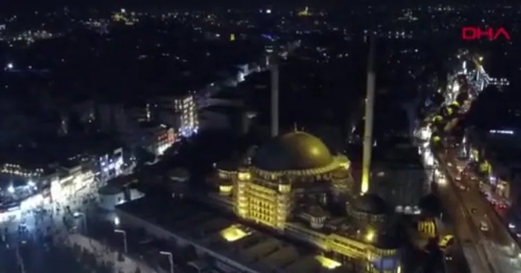 Taksim Camii ışıklandırıldı