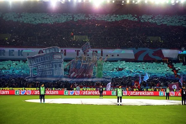 Trabzonsporlu taraftarlardan 2010/2011 sezonuna gönderme yapan koreografi!