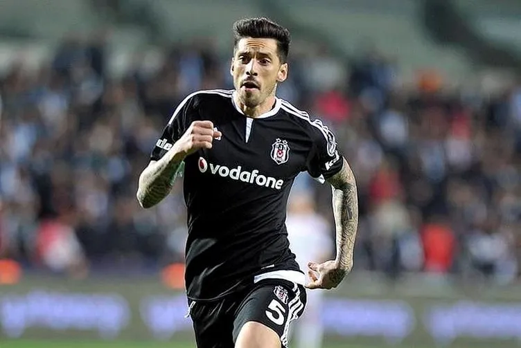 Jose Sosa, Beşiktaş’tan ayrılıyor
