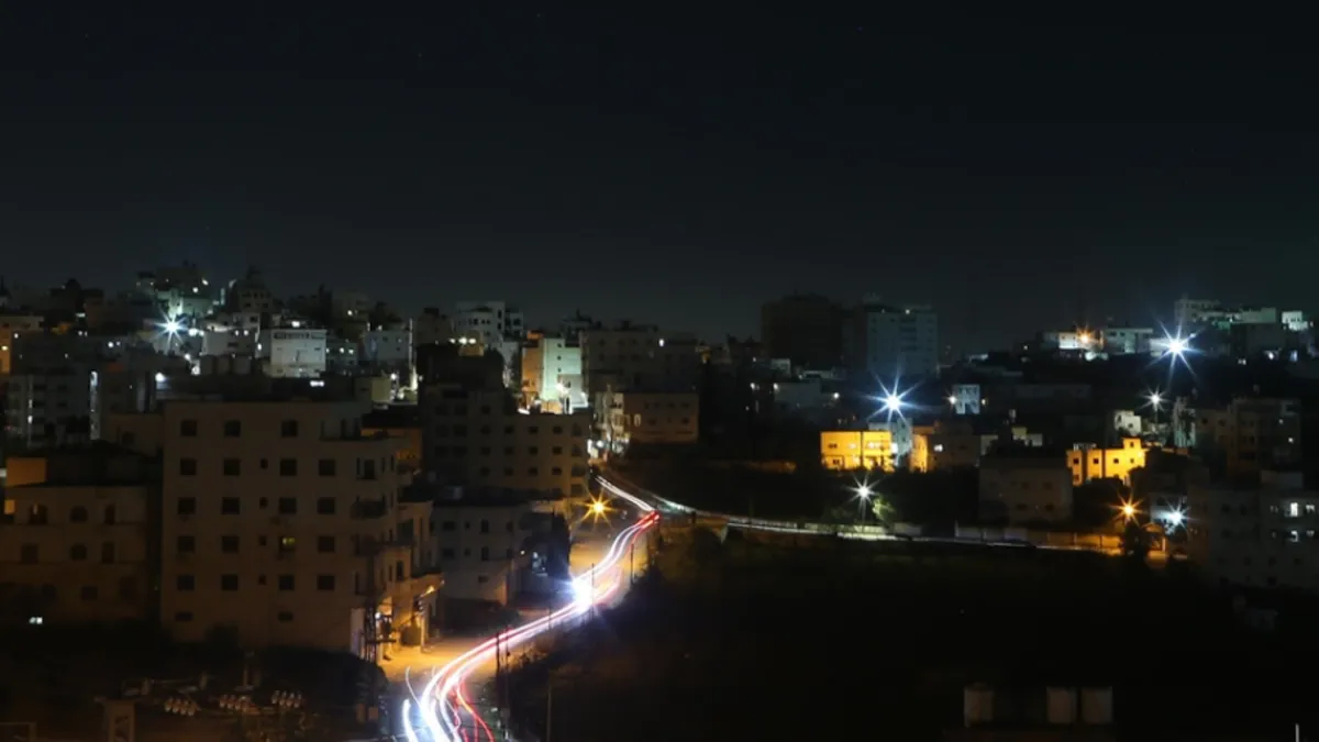 Filistin topraklarını gasbeden İsrailliler Batı Şeria’da araçları hedef aldı: 3 Filistinli yaralandı Filistin topraklarını gasbeden İsrailliler Batı Şeria’da araçları hedef aldı: 3 Filistinli yaralandı