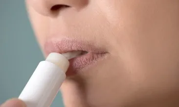 Ev yapımı lavantalı vegan dudak balsamı