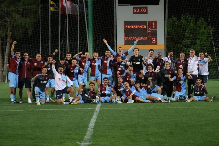 son-dakika-trabzonspor-haberi-abdullah-avcidan-genc-oyunculara-mesaj-bu-forma-sizin-onurunuz-1715837942650.jpg