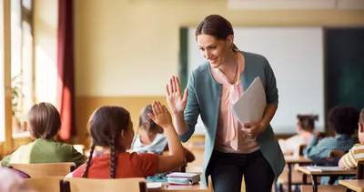 Fenomen öğretmenlere MEB takibi: Çocukları sosyal medya malzemesi yapmayın!